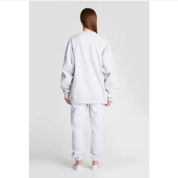 This is a pre-owned women's "THE BAR" sweatshirt in light heather grey, size L - Picture 3 of 8